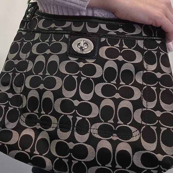 EUC Coach Poppy Canvas Handbag - Picture 9 of 12